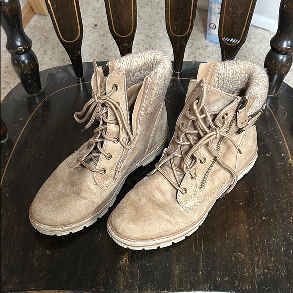 Women's Tan Lace-Up Ankle Boots - Picture 1 of 4
